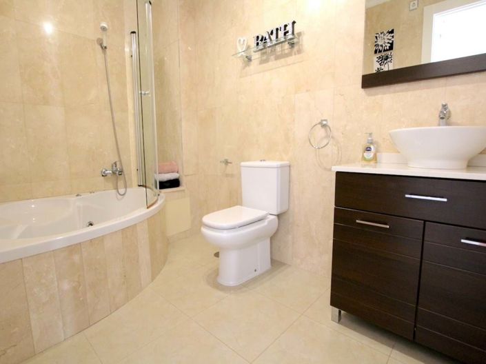 Image No.18-3 Bed Townhouse for sale