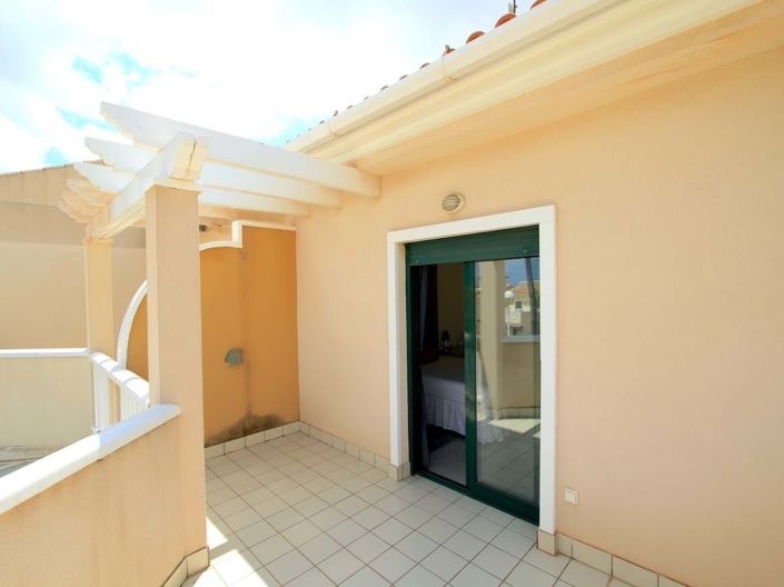 Image No.20-3 Bed Townhouse for sale