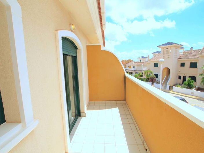 Image No.26-3 Bed Townhouse for sale