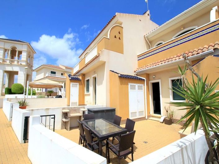 Image No.31-3 Bed Townhouse for sale