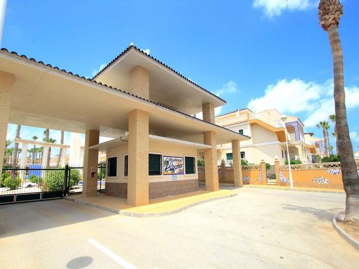 Image No.32-3 Bed Townhouse for sale