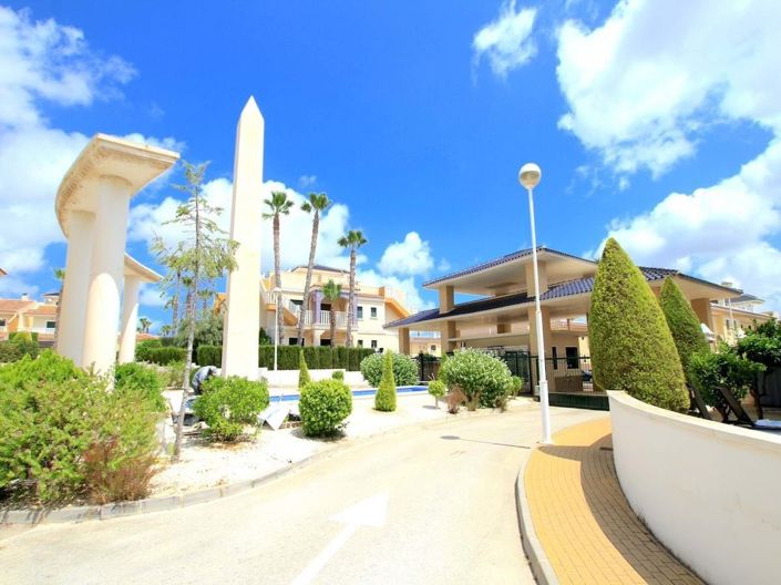 Image No.36-3 Bed Townhouse for sale