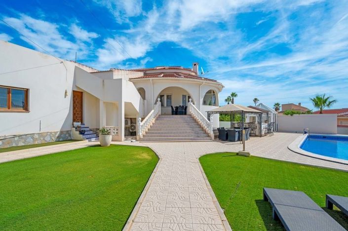 Image No.1-5 Bed Villa for sale