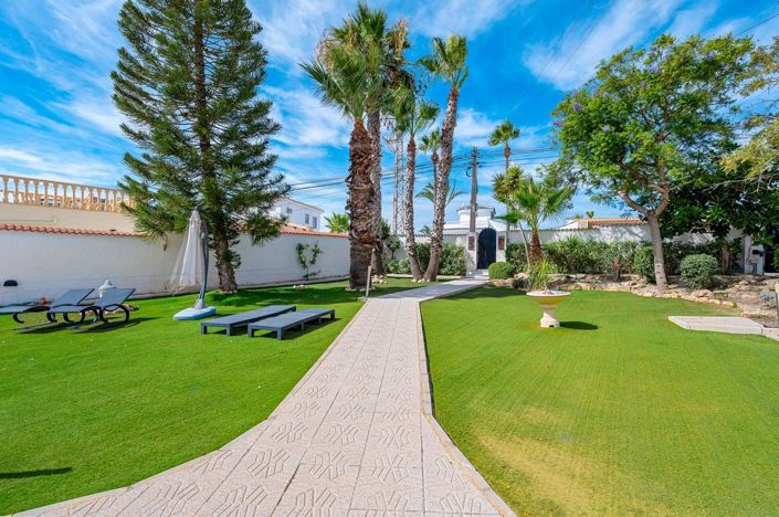 Image No.30-5 Bed Villa for sale