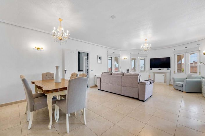 Image No.8-5 Bed Villa for sale