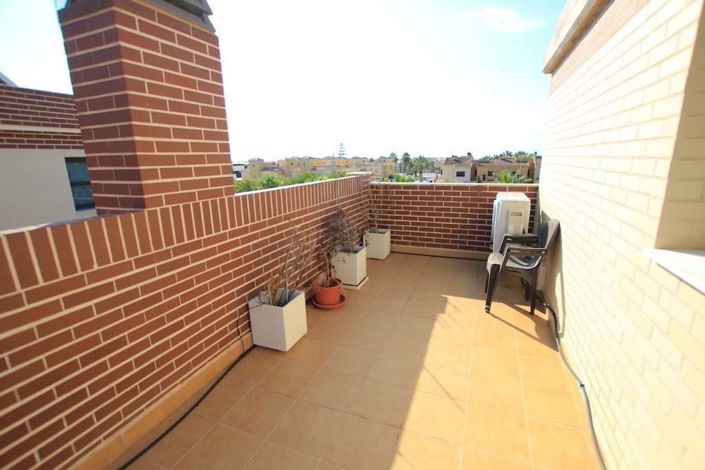 Image No.19-3 Bed Property for sale