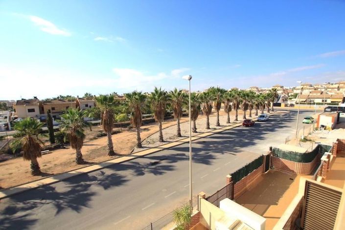 Image No.26-3 Bed Property for sale