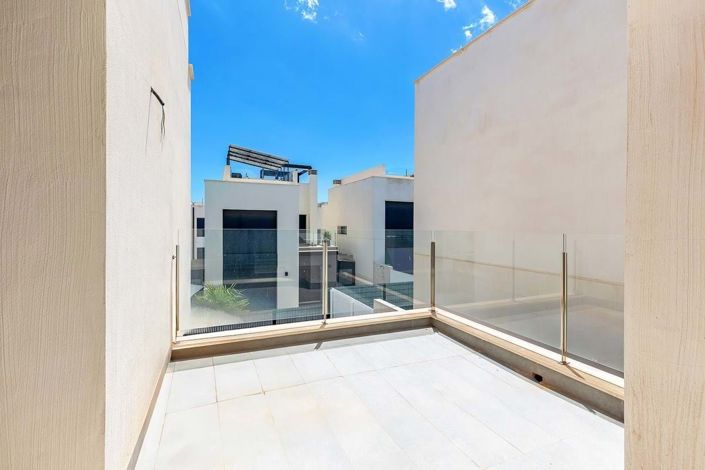 Image No.18-3 Bed Villa for sale