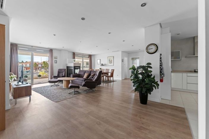 Image No.2-4 Bed Apartment for sale