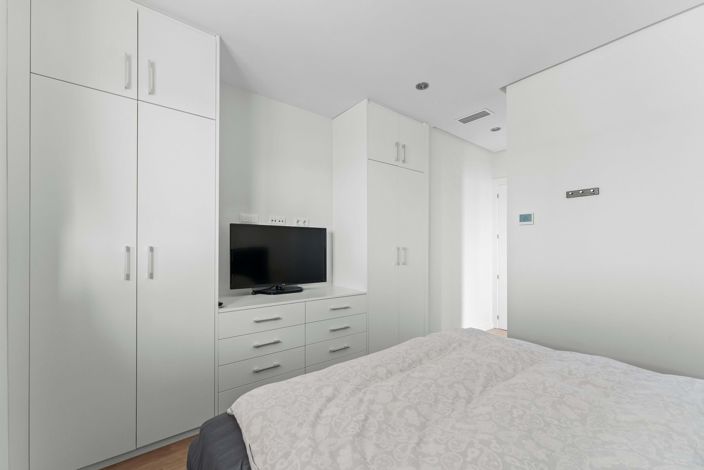 Image No.20-4 Bed Apartment for sale