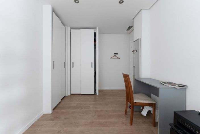 Image No.6-4 Bed Apartment for sale