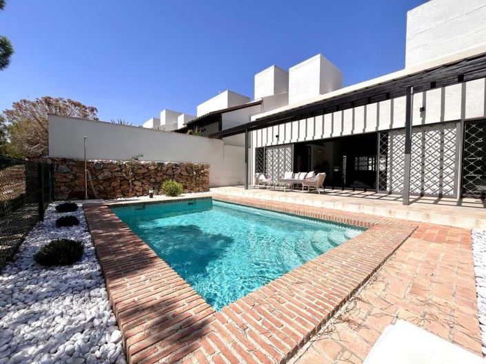 Image No.20-2 Bed Townhouse for sale