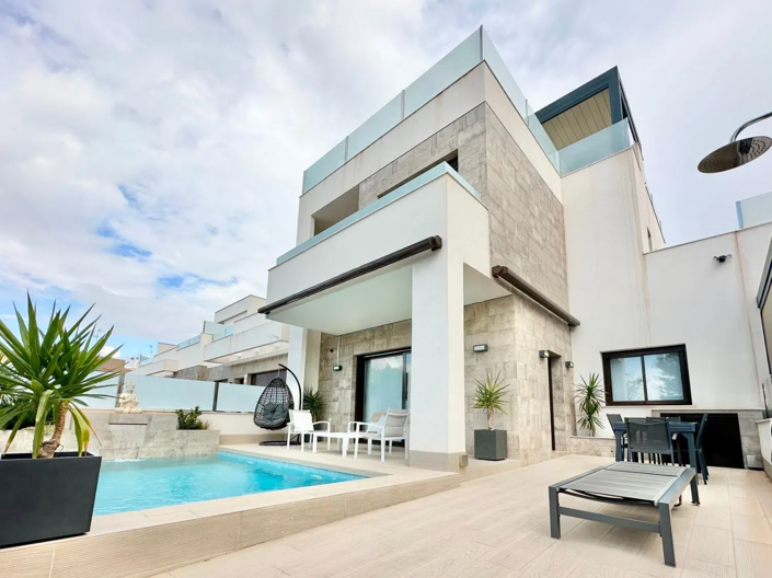 Image No.1-4 Bed Apartment for sale