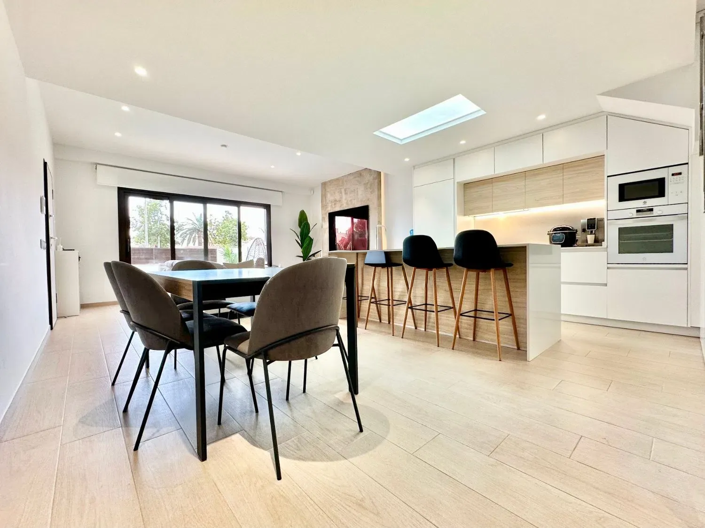 Image No.17-4 Bed Apartment for sale