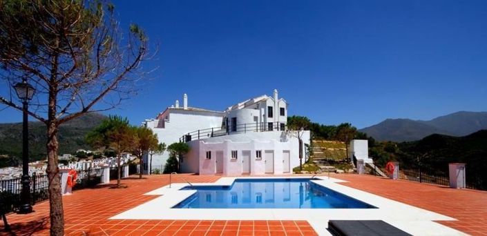 Image No.1-4 Bed Villa for sale