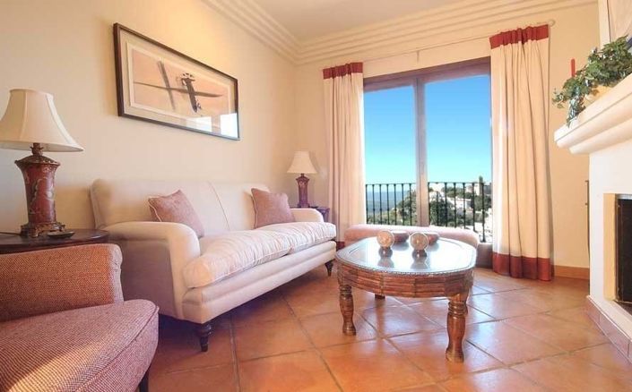 Image No.3-4 Bed Villa for sale