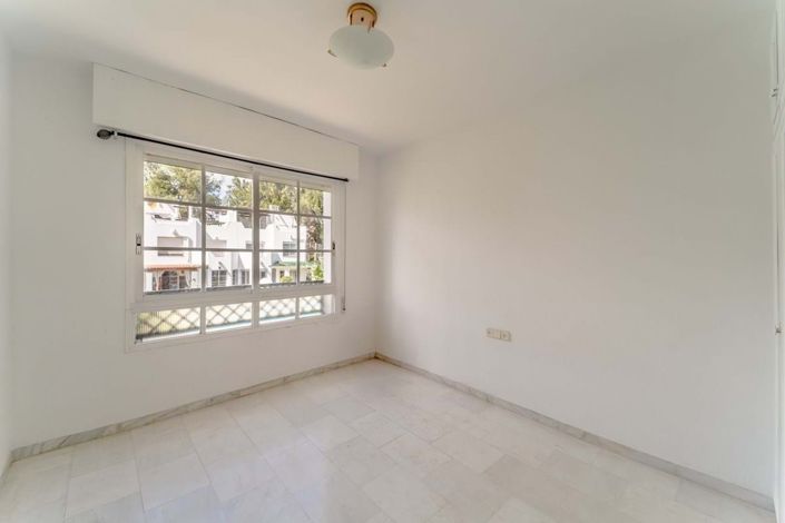 Image No.10-3 Bed Townhouse for sale