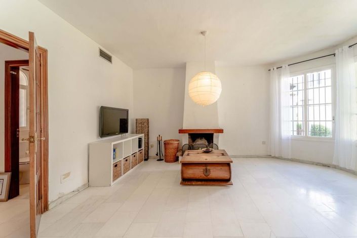 Image No.14-3 Bed Townhouse for sale