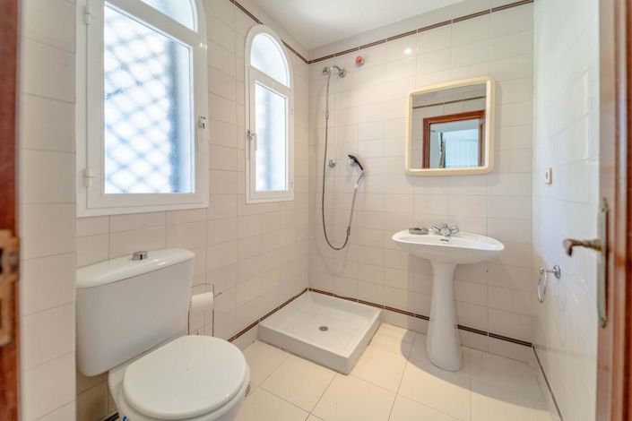 Image No.17-3 Bed Townhouse for sale