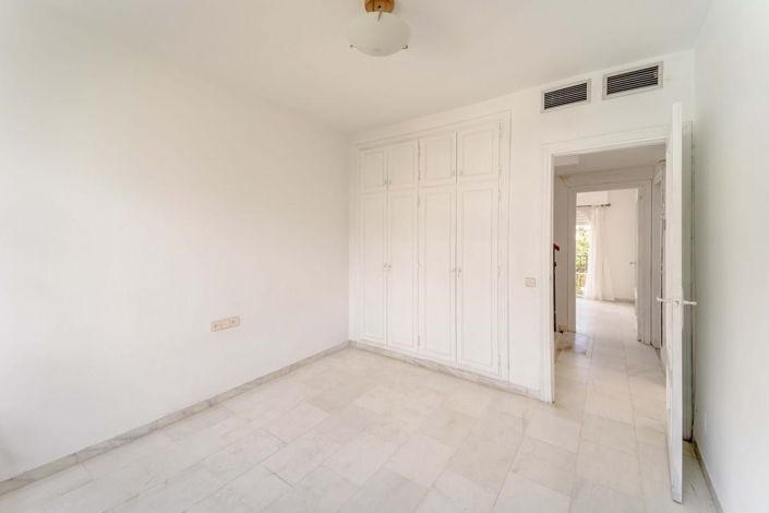 Image No.19-3 Bed Townhouse for sale