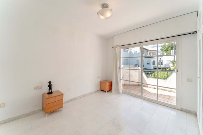 Image No.20-3 Bed Townhouse for sale