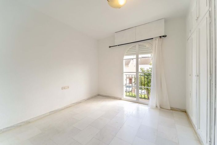 Image No.21-3 Bed Townhouse for sale