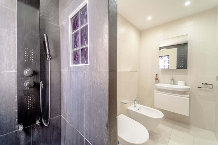 Image No.23-3 Bed Townhouse for sale