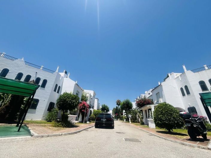 Image No.27-3 Bed Townhouse for sale