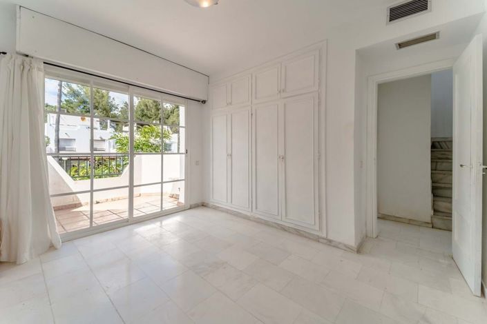 Image No.8-3 Bed Townhouse for sale