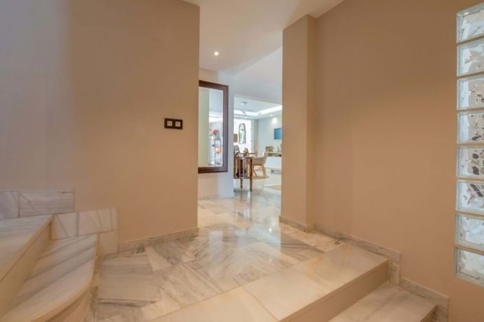 Image No.19-4 Bed Townhouse for sale