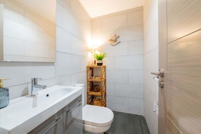 Image No.24-4 Bed Townhouse for sale