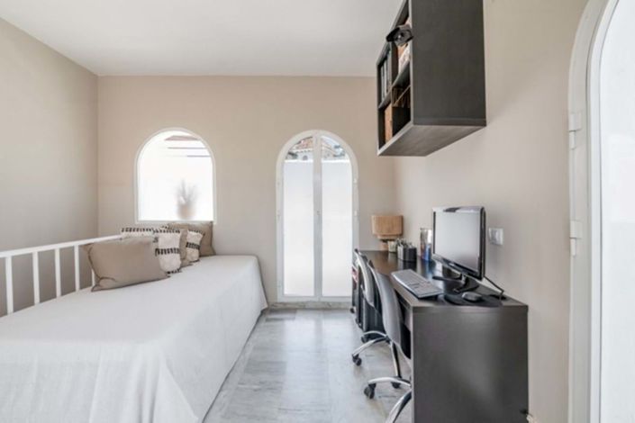 Image No.33-4 Bed Townhouse for sale