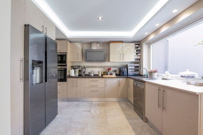 Image No.4-4 Bed Townhouse for sale