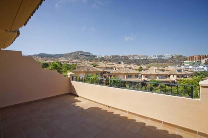 Image No.2-4 Bed Villa for sale