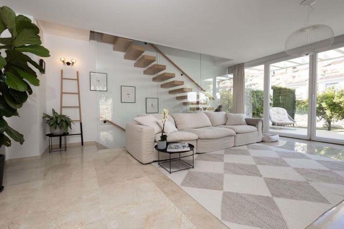 Image No.15-4 Bed Semi-Detached for sale