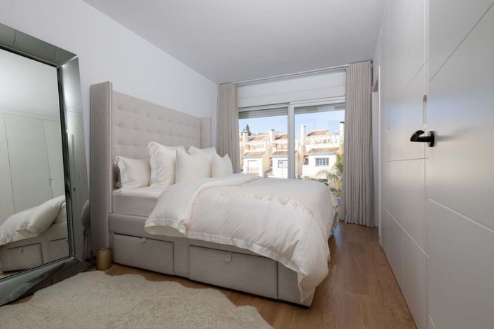 Image No.17-4 Bed Semi-Detached for sale