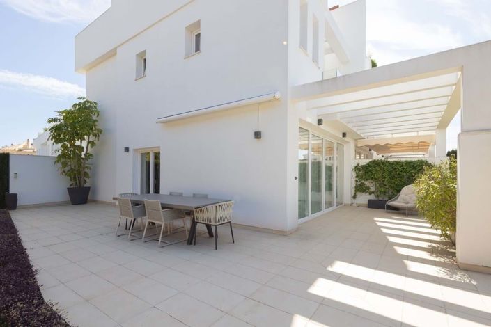 Image No.4-4 Bed Semi-Detached for sale