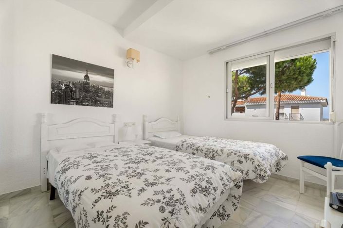 Image No.22-3 Bed Apartment for sale