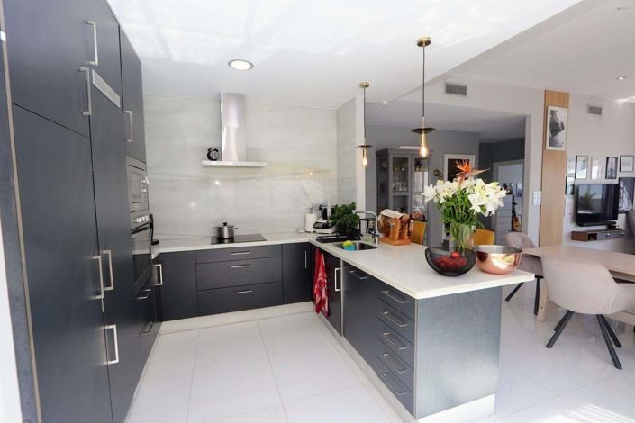 Image No.14-5 Bed Townhouse for sale