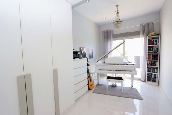 Image No.15-5 Bed Townhouse for sale