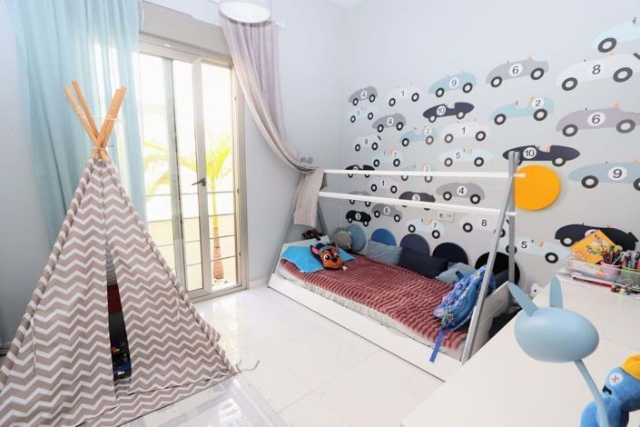 Image No.17-5 Bed Townhouse for sale