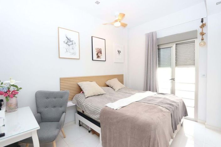 Image No.18-5 Bed Townhouse for sale