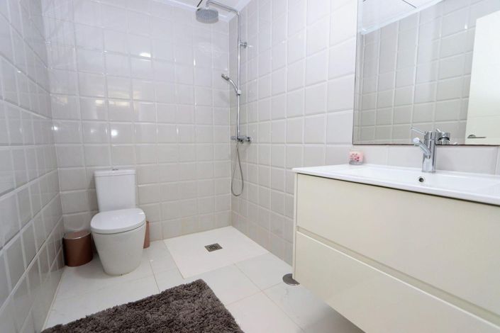 Image No.26-5 Bed Townhouse for sale