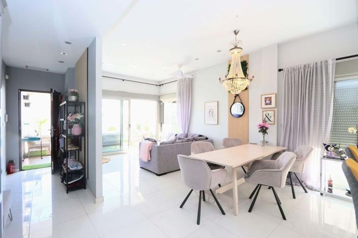 Image No.4-5 Bed Townhouse for sale