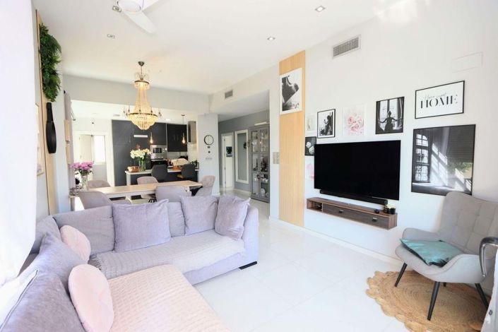 Image No.8-5 Bed Townhouse for sale