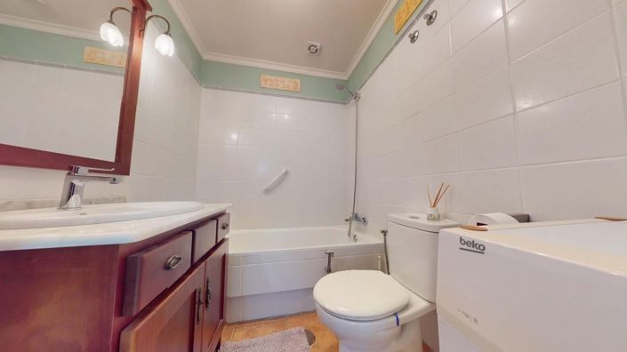 Image No.20-2 Bed Townhouse for sale