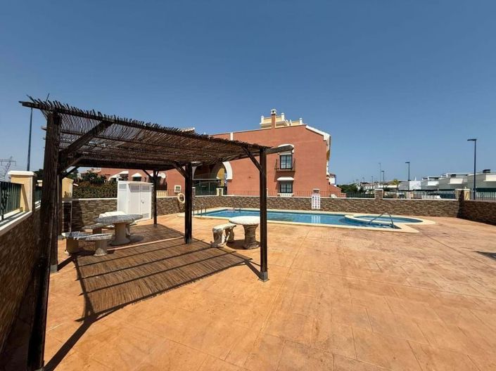 Image No.25-2 Bed Townhouse for sale