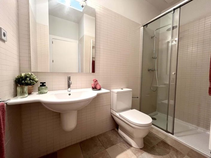 Image No.8-2 Bed Townhouse for sale