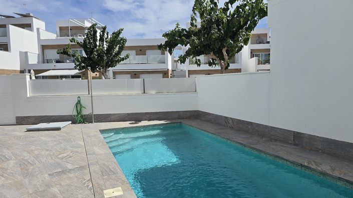 Image No.1-3 Bed Villa for sale