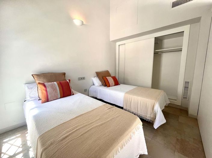 Image No.11-2 Bed Townhouse for sale